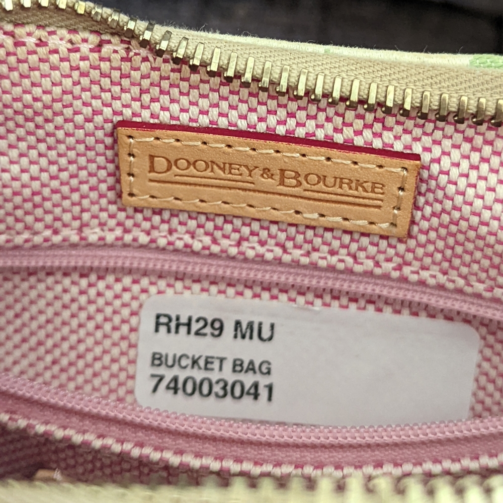 Dooney and Bourke heart purse - Picture 6 of 7
